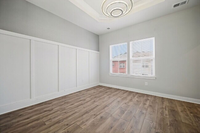 Building Photo - Luxurious 3-bedroom 2.5 bath townhome with Garage in Chesapeake