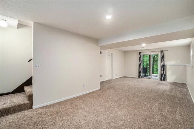 Building Photo - 1853 Chickadee Dr