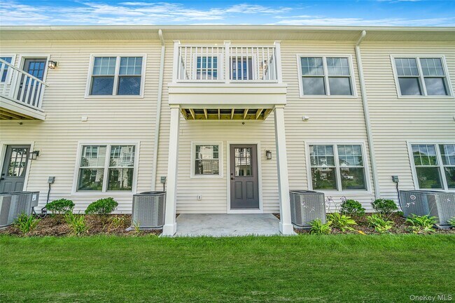 Building Photo - 725 Eastview Dr
