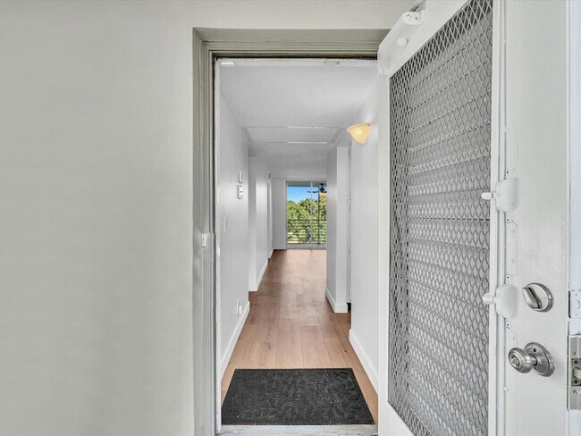 Building Photo - 9470 Poinciana Pl