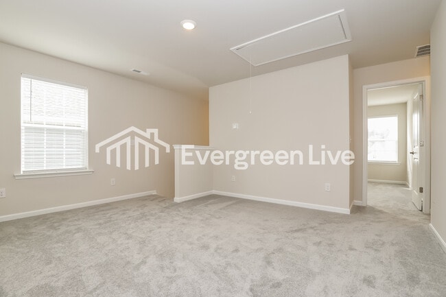 Building Photo - 5543 Hydrangea St