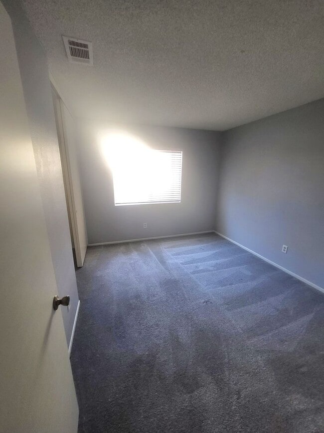 Building Photo - Great Single Story w/ 3 Car Garage