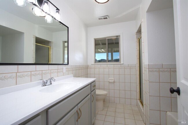 Building Photo - 201 (20300 Arnold)