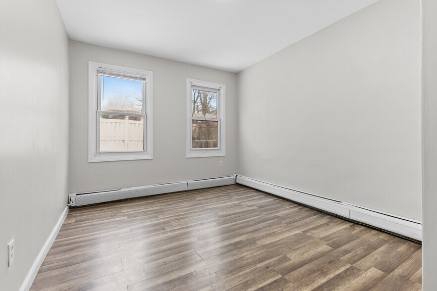 Building Photo - 336 Madison Ave