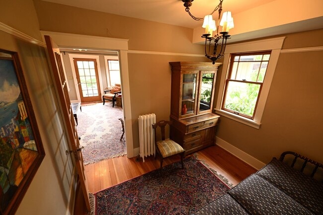 Building Photo - 3bd/2ba Seattle Home