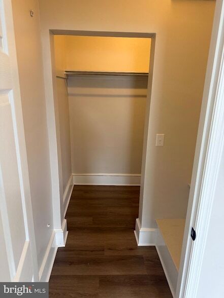 Building Photo - 100 S Park St