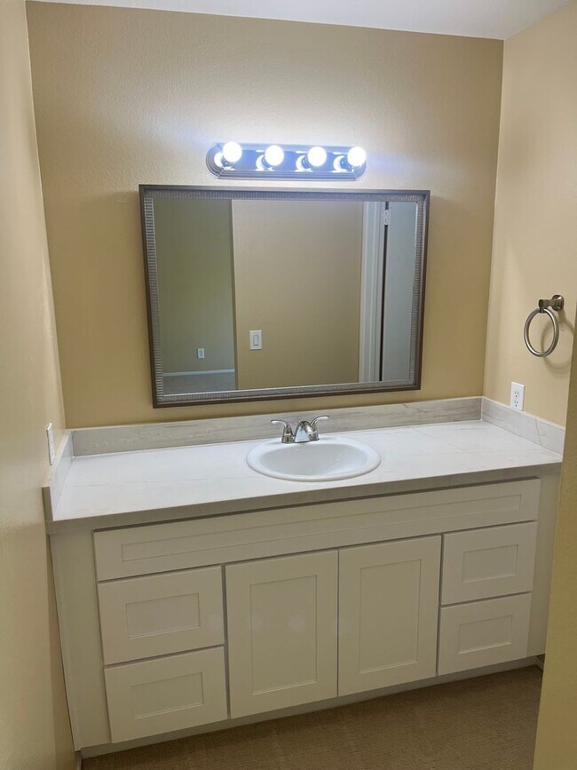 Building Photo - 1080 Maraschino Dr