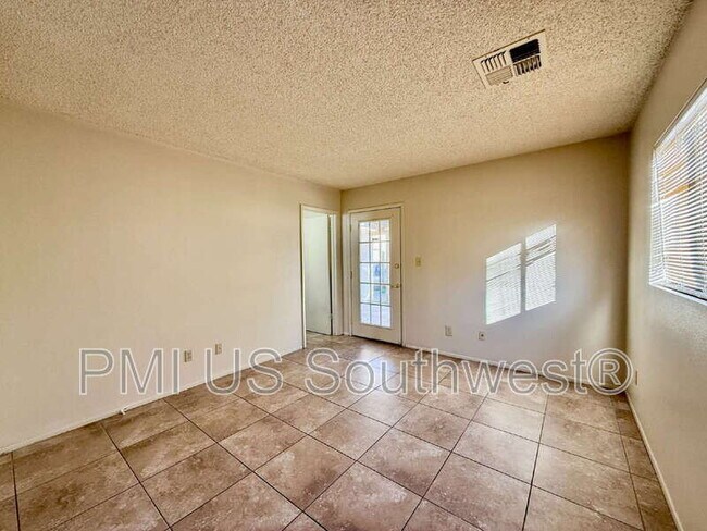 Building Photo - 1842 Gem St