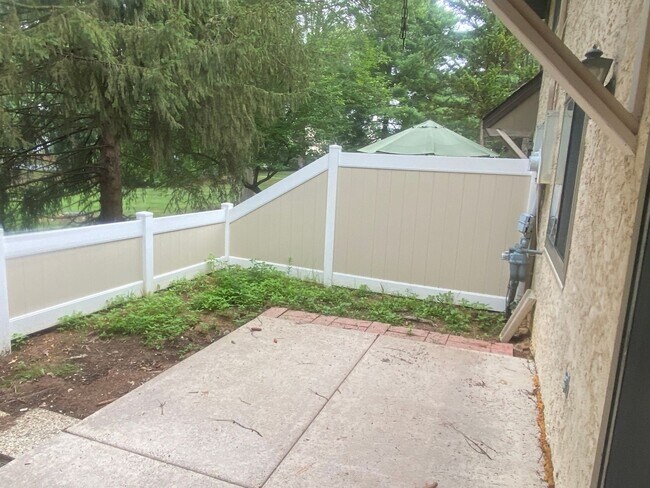 Building Photo - Charming 3BR Townhome in Plainsboro