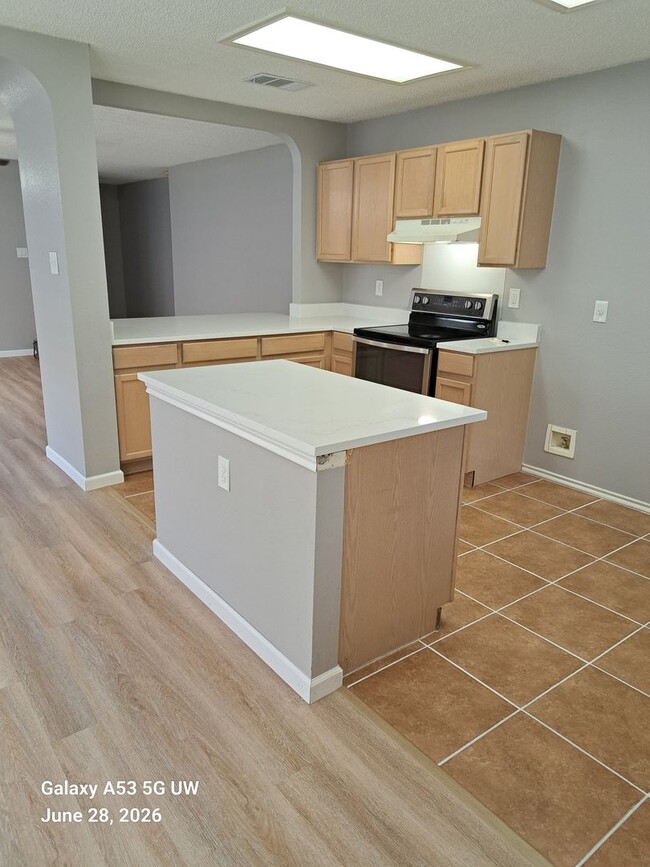 Building Photo - Lovely 3 BD | 2 BA | 2 CAR GARAGE Home Ready for Immediate Move in! Located off Prue Rd!