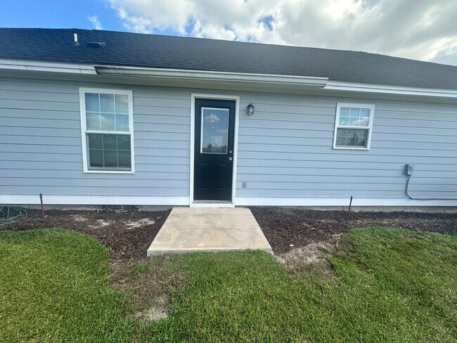 Building Photo - 2 Bedroom 1 Bath  Duplex in Hahira