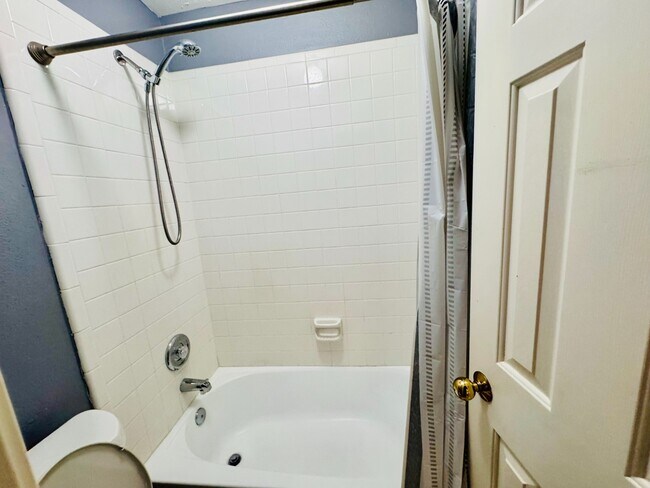 Building Photo - 3318 Ridgepoint Ct