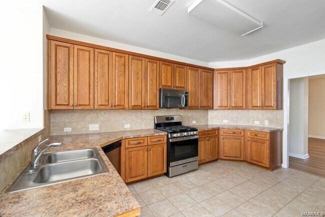 Building Photo - 3412 Crestwood Ln