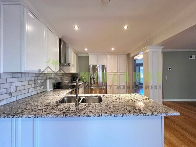 Building Photo - 201 Mariners Row