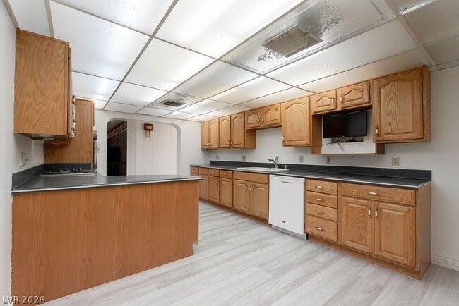 Building Photo - 5185 E Sun Valley Dr