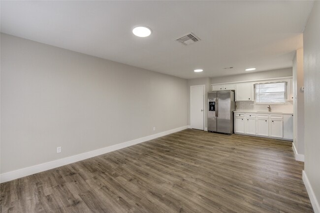 Building Photo - 6603 Narcissus St