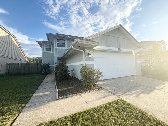 Primary Photo - Fantastic 3 BR Lake Mary Home with vaulted...