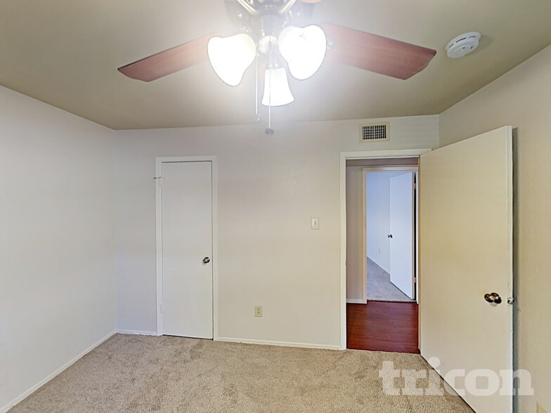 Building Photo - 1226 Meadow Creek Dr