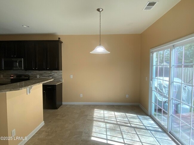 Building Photo - 204 Mission Way
