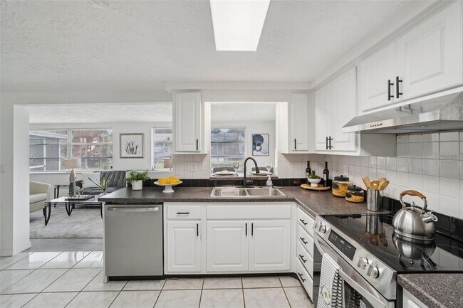 Building Photo - 3524 Cincinnati Dr