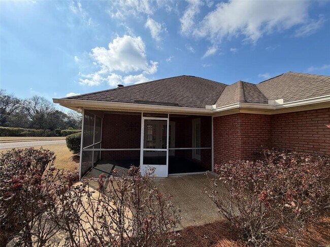 Building Photo - 8000 Bridgewater Trce