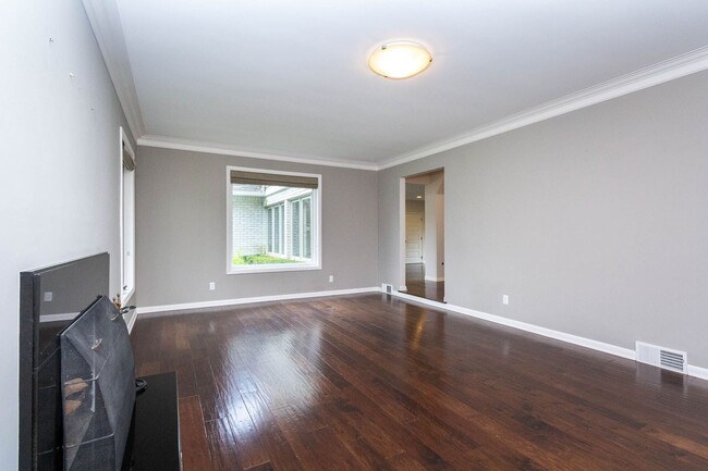 Building Photo - SOPHISTICATED COMFORT in HISTORIC FRANKLIN