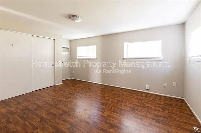 Building Photo - 10051 Royal Dr