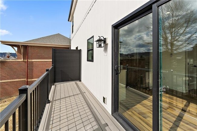 Building Photo - 379 Beaver St