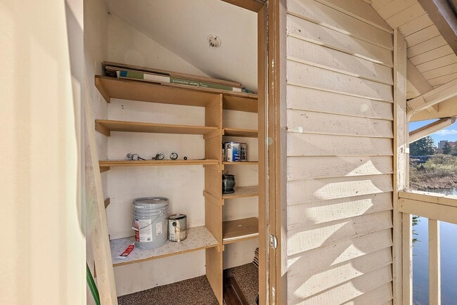 Building Photo - Top-Floor Condo with Panoramic Lake Easter Views, Vaulted Ceilings & Modern Updates!