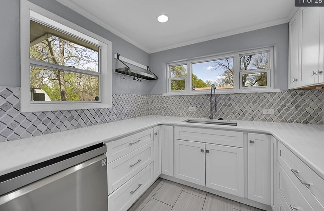 Building Photo - 4265 Brentwood St