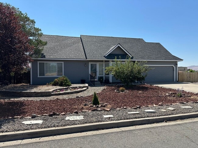 Building Photo - Located in the heart of Spanish Springs