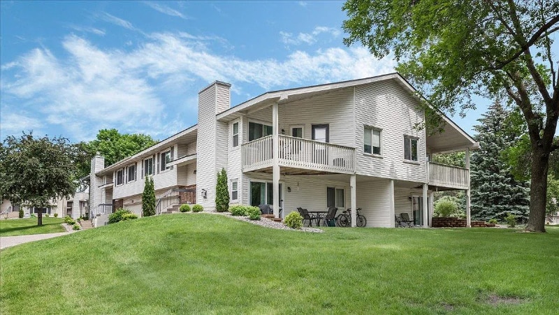 Building Photo - 4125 Goldenrod Ln N