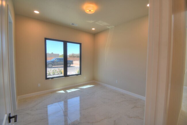 Building Photo - Brand New 3bd/2ba Available