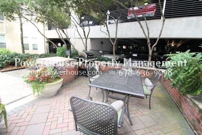 Building Photo - 1850 Cotillion Dr