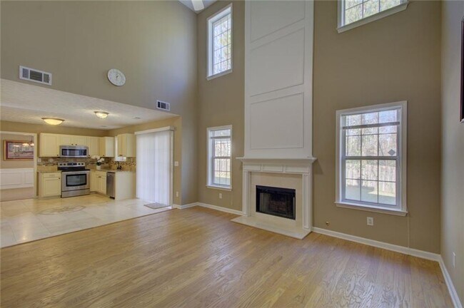 Building Photo - 2820 Northcliff Dr
