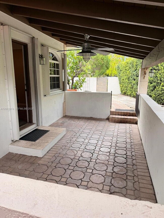 Building Photo - 401 Warren Ln