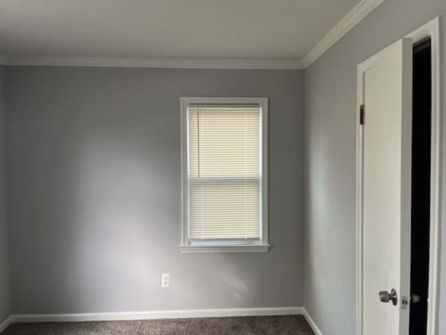 Building Photo - 1380 Riverbank St