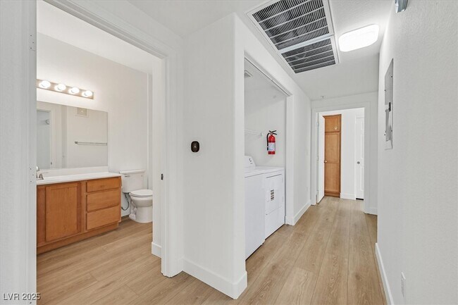 Building Photo - 2291 W Horizon Ridge Pkwy