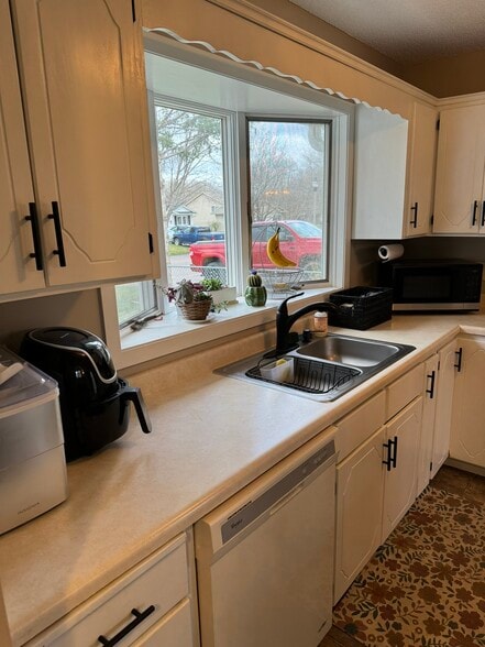 Building Photo - 6511 Upper 22nd St N