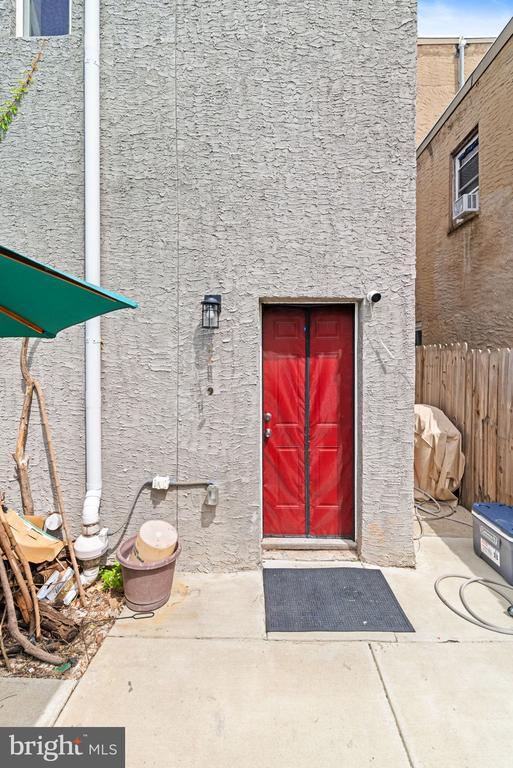 Building Photo - 2234 Master St