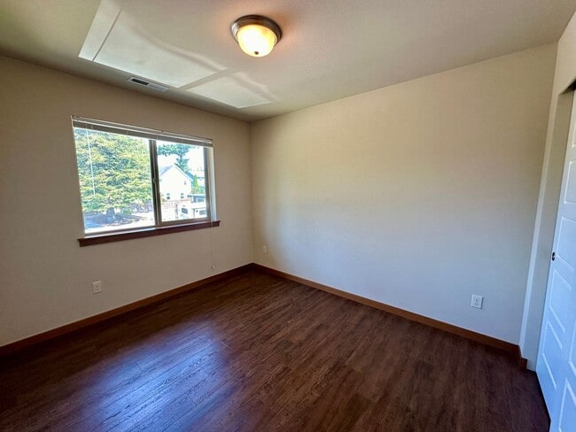 Building Photo - 2145 Seamount Dr