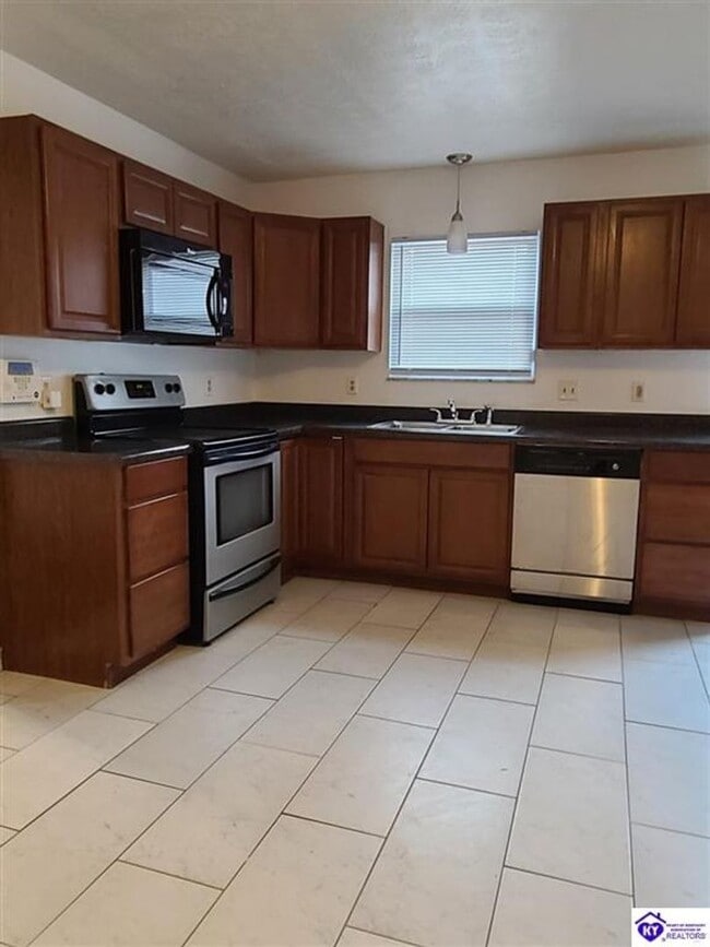 Building Photo - 1506 W Elm Rd