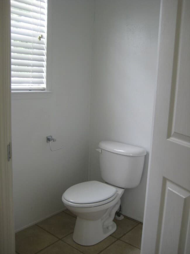 Building Photo - Beautiful Home in the Richlands area.