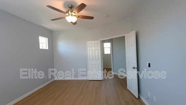 Building Photo - 1138 Calle Dulce