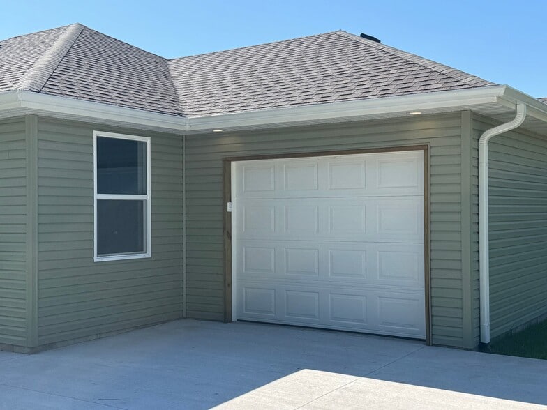 Building Photo - 1845 N Colgate Ave