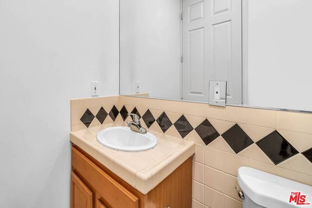 Building Photo - 4940 Laurel Canyon Blvd