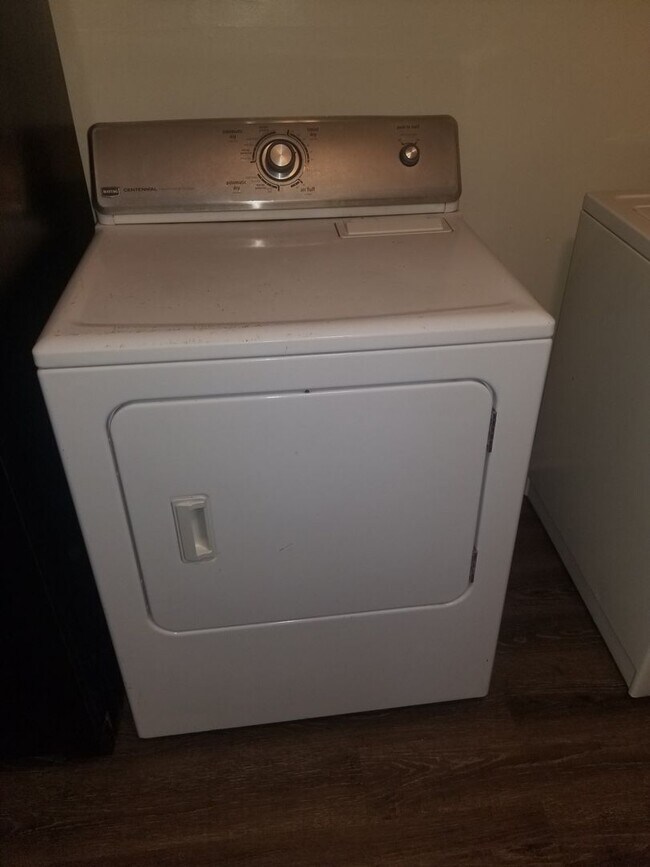 Building Photo - 3- Bedroom & 1- Bath