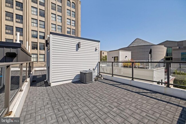 Building Photo - 2106 Spring St