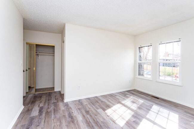 Building Photo - Beautifully Maintained Townhome with Fantastic Amenities