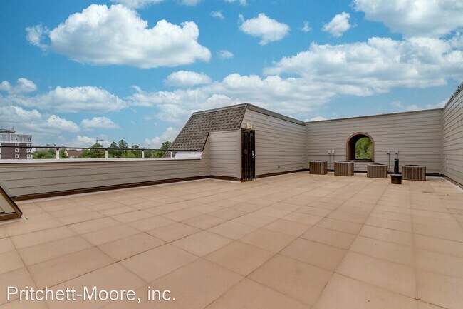 Building Photo - 1426 Paul W Bryant Dr